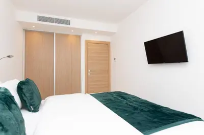 Télévision ou salle de divertissement dans l'établissement Brand new 2 bedrooms next to Croisette !