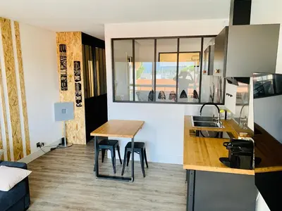 Cuisine ou kitchenette dans l'établissement Appartement tout neuf vieil Antibes