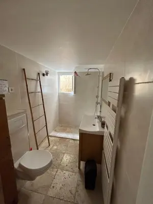 Salle de bains dans l'établissement T2 RDJ sur la Côte d'Azur tout confort