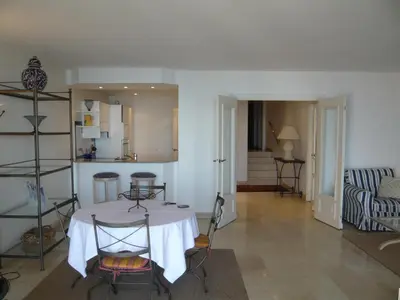 Coin salon dans l'établissement Appartement Relais de la Reine Cannes Croisette