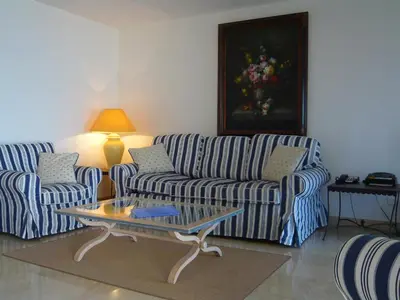 Coin salon dans l'établissement Appartement Relais de la Reine Cannes Croisette