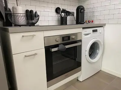 Cuisine ou kitchenette dans l'établissement Apartment Palm Beach with a nice swimming pool