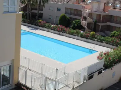 Piscine de l'établissement Appartement 3 pièces avec piscine, proche plage et commerces - Villeneuve-Loubet, idéal pour 4 personnes - FR-1-252A-40 ou située à proximité