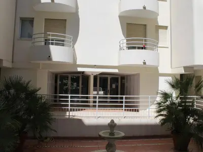 Balcon ou terrasse dans l'établissement Appartement 3 pièces avec piscine, proche plage et commerces - Villeneuve-Loubet, idéal pour 4 personnes - FR-1-252A-40