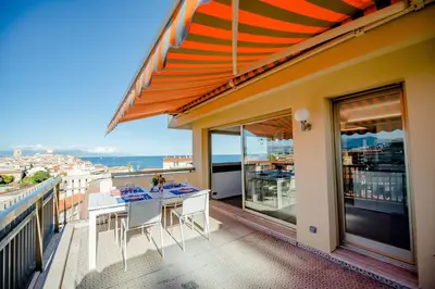 Balcon ou terrasse dans l'établissement High Standing with Incredible Old Antibes and Sea views