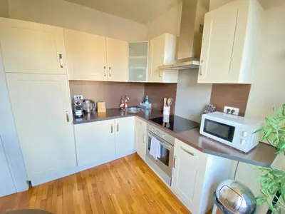 Cuisine ou kitchenette dans l'établissement Latour Maubourg SCLS - Clim, Wifi, Croisette