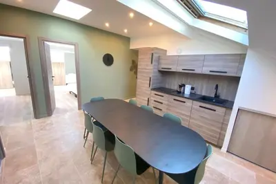Cuisine ou kitchenette dans l'établissement Brand new 4 bedrooms 4 bathrooms Heart of Cannes