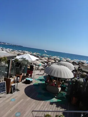 Vue générale sur la mer ou vue sur la mer prise depuis l'appartement
