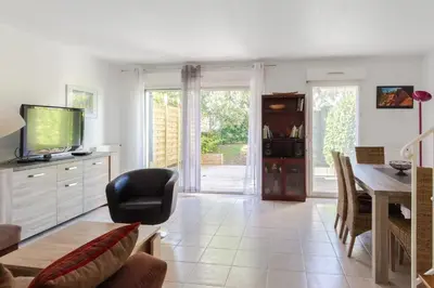 Télévision ou salle de divertissement dans l'établissement Maison La Fontonne - Welkeys