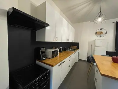 Cuisine ou kitchenette dans l'établissement Spacieux F2 climatisé proche de la mer