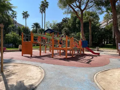 Aire de jeux pour enfants de l'établissement Spacieux F2 climatisé proche de la mer