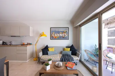 Cuisine ou kitchenette dans l'établissement Magnifique 3 pièces en plein cœur de Cannes