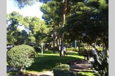 Jardin de l'établissement Terrasse plein sud, deux chambres doubles