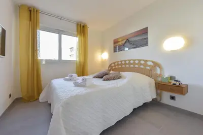 Un ou plusieurs lits dans un hébergement de l'établissement 3-Br Apartment 3 minutes to the Croisette