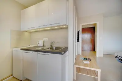 Cuisine ou kitchenette dans l'établissement IMMOGROOM - Very Pleasant and Bright - Cozy - Shops