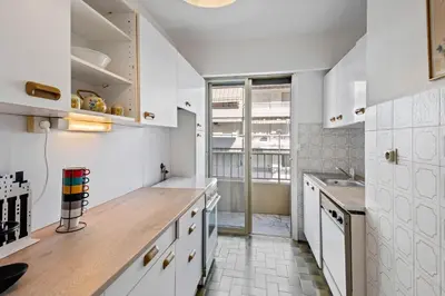 Cuisine ou kitchenette dans l'établissement Majestic Apartment