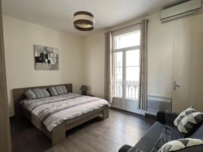 Un ou plusieurs lits dans un hébergement de l'établissement Cannes Centre, 3 Chambres, Plage et La Croisette à 50m