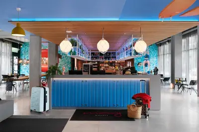 Salon ou bar de l'établissement Moxy Sophia Antipolis