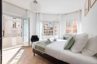 Un ou plusieurs lits dans un hébergement de l'établissement 3-Br apartment in the Golden Square