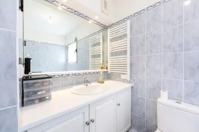 Salle de bains dans l'établissement Salvy 2 bedrooms near the beach 300 meters