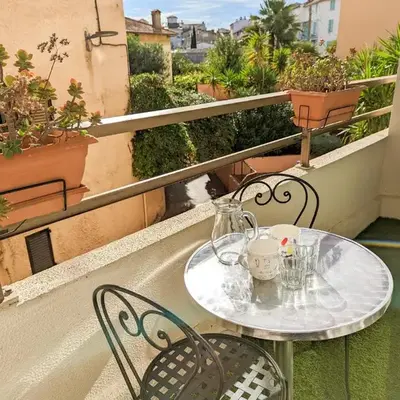 Les Beaux Jours - Calm & Sunny balcony