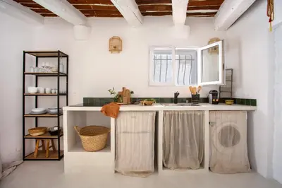 Cuisine ou kitchenette dans l'établissement Vieil Antibes, plage de sable, avec parking