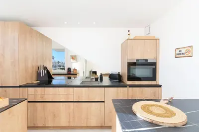 Cuisine ou kitchenette dans l'établissement L'Aiglon SCLS - Clim, Wifi, Parking, Vue mer