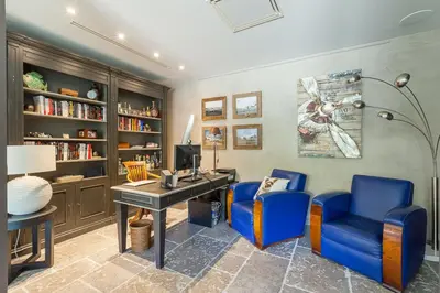 Coin salon dans l'établissement Villa in Juan-Les-pins with heated pool