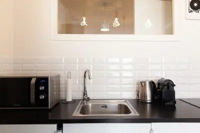 Cuisine ou kitchenette dans l'établissement Modern & cozy 150m from the Croisette