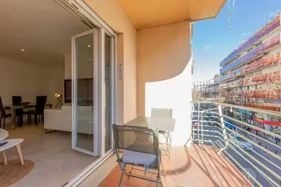 Balcon ou terrasse dans l'établissement Robert Soleau bright design flat center of Antibes