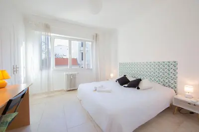 Un ou plusieurs lits dans un hébergement de l'établissement Robert Soleau bright design flat center of Antibes