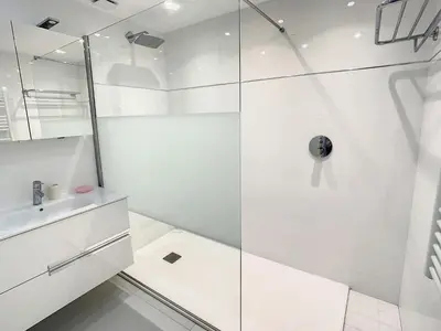 Salle de bains dans l'établissement Appartements de Standing Cannes Centre