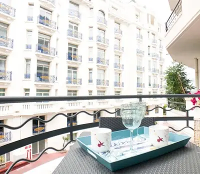 Balcon ou terrasse dans l'établissement 2 pièces Luxueux en face du Martinez et Croisette