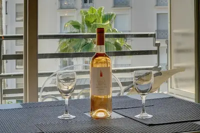Boissons dans l'établissement Lumineux Studio TERRASSE, Rouaze-MARTINEZ CARLTON A0B132