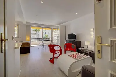 Télévision ou salle de divertissement dans l'établissement Lumineux Studio TERRASSE, Rouaze-MARTINEZ CARLTON A0B132