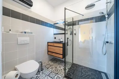Salle de bains dans l'établissement Studio de la plage - Mer, Terrasse et garage