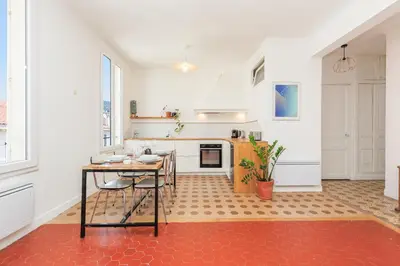 Cuisine ou kitchenette dans l'établissement IMMOGROOM - Bright flat - near shops - CONGRESSBEACHES