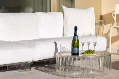 Boissons dans l'établissement 2-Br Luxury Apartment with Sea View and Pool