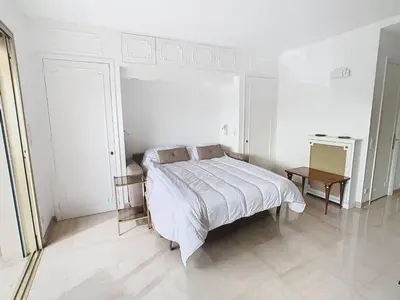 Un ou plusieurs lits dans un hébergement de l'établissement Studio luxueux et spacieux avec terrasse