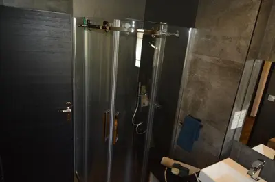 Salle de bains dans l'établissement Les villas du Golf Mougins
