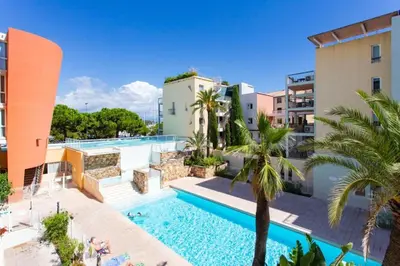 Piscine de l'établissement Appartement Port Prestige - terrasse - piscine - parking ou située à proximité