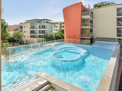 Piscine de l'établissement Appartement Port Prestige - terrasse - piscine - parking ou située à proximité