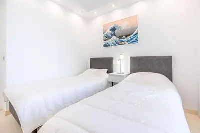 Un ou plusieurs lits dans un hébergement de l'établissement 2-Bedroom apartment in Grand Hotel