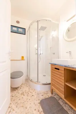 Salle de bains dans l'établissement Paradise Cannes Center with Pool and Park VILLA LE LYS