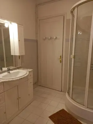 Salle de bains dans l'établissement Appartement hyper-centre Croisette Cannes