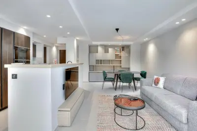 Cuisine ou kitchenette dans l'établissement Luxury flat with balcony - city center Cannes