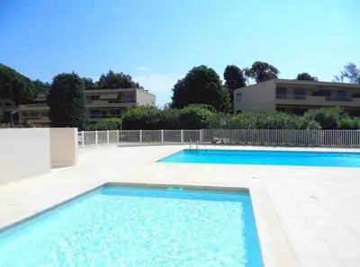 Piscine de l'établissement Hello Côte d'Azur - Spacieux 2 pièces au calme à 5 min des plages ou située à proximité