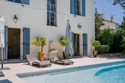 Piscine de l'établissement Villa in Cap d’Antibes near beaches ou située à proximité