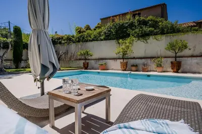 Piscine de l'établissement Villa in Cap d’Antibes near beaches ou située à proximité