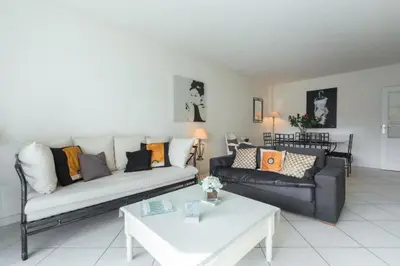 Coin salon dans l'établissement Cannes centre 2mins from beach stunning 3-Bed Apt